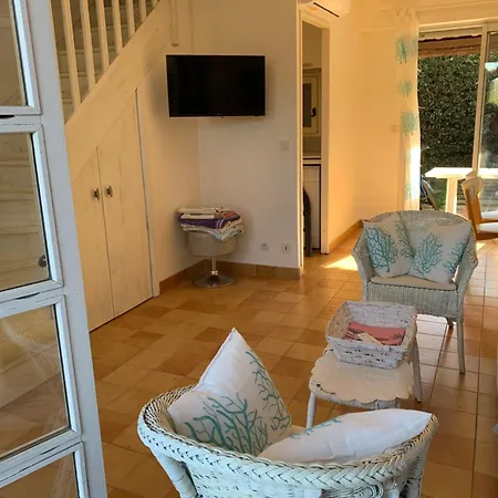 בית נופש Petite Maison A L Entree De St Tropez סן טרופז